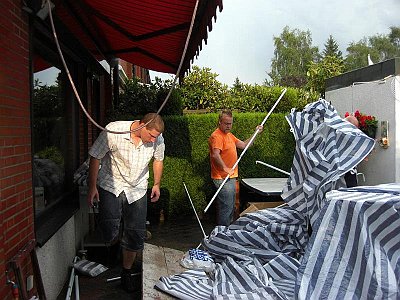 ZerstÃ¶rtes Zelt duch Unwetter 4
