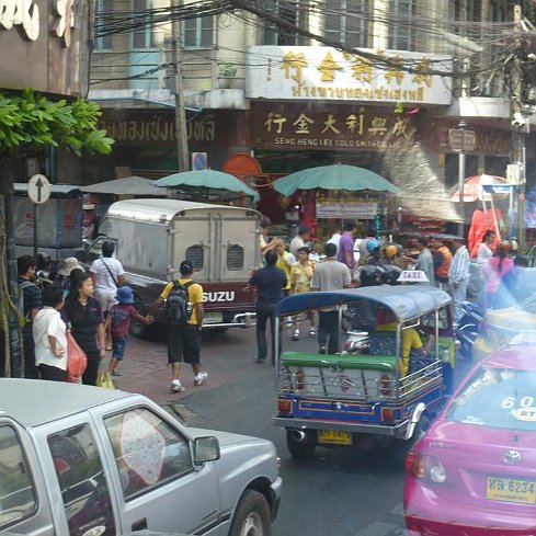 Fahrt durch China-Town in Bangkok