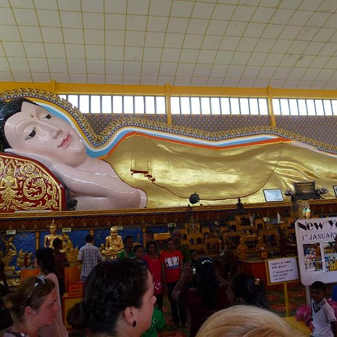 Liegender Buddha (35 Meter lang)
