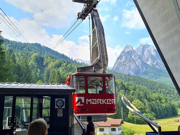 Mit der Seilbahn zur Alpspitze