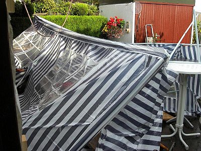 ZerstÃ¶rtes Zelt duch Unwetter 3