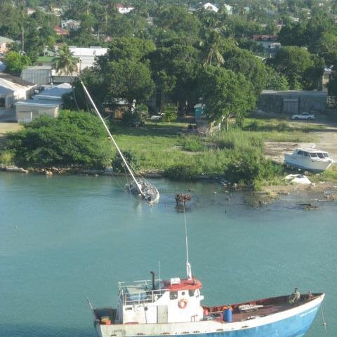 Einfahrt nach Antigua