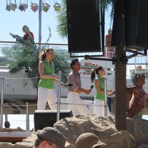 Showensemble am Pool 2