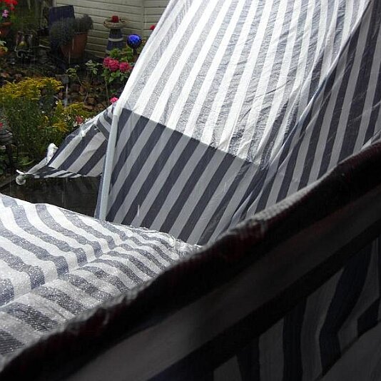 ZerstÃ¶rtes Zelt duch Unwetter 1