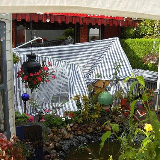 ZerstÃ¶rtes Zelt duch Unwetter 2