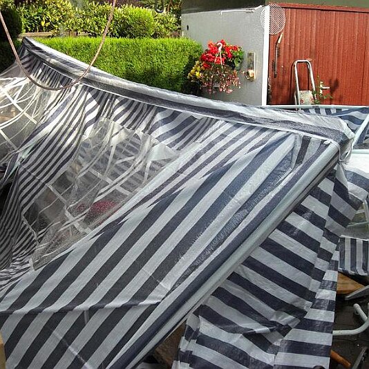 ZerstÃ¶rtes Zelt duch Unwetter 3