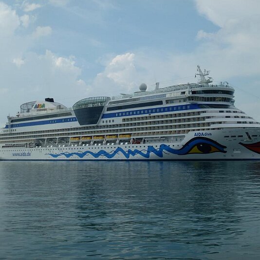 AIDA von der Seite (Steuerbord)