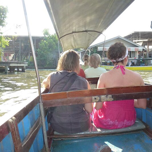 Auf der Fahrt zu den Schwimmenden Märkten