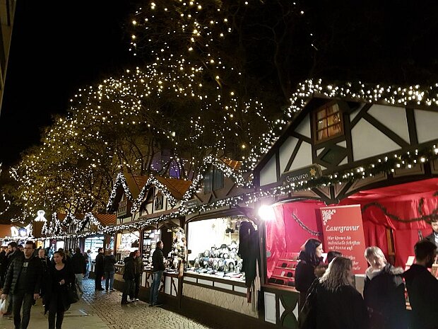 Weihnachtsmarkt auf dem Rudolfplatz