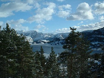 2002_0302_032240AA~1