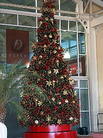 Weihnachtsbaum am Flughafen