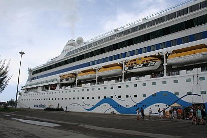 Die AIDAvita von der Seite (1)