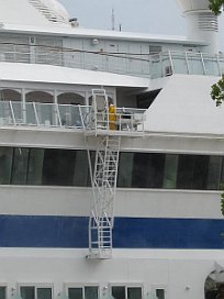 Hier werden die Fenster geputzt