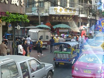 Fahrt durch China-Town in Bangkok