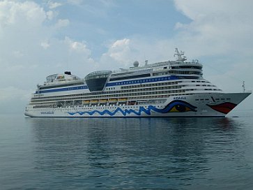 AIDA von der Seite (Steuerbord)