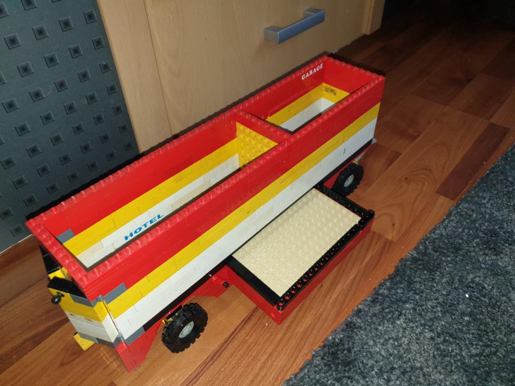 Nun kommen die Platten fr den Aufgang. 