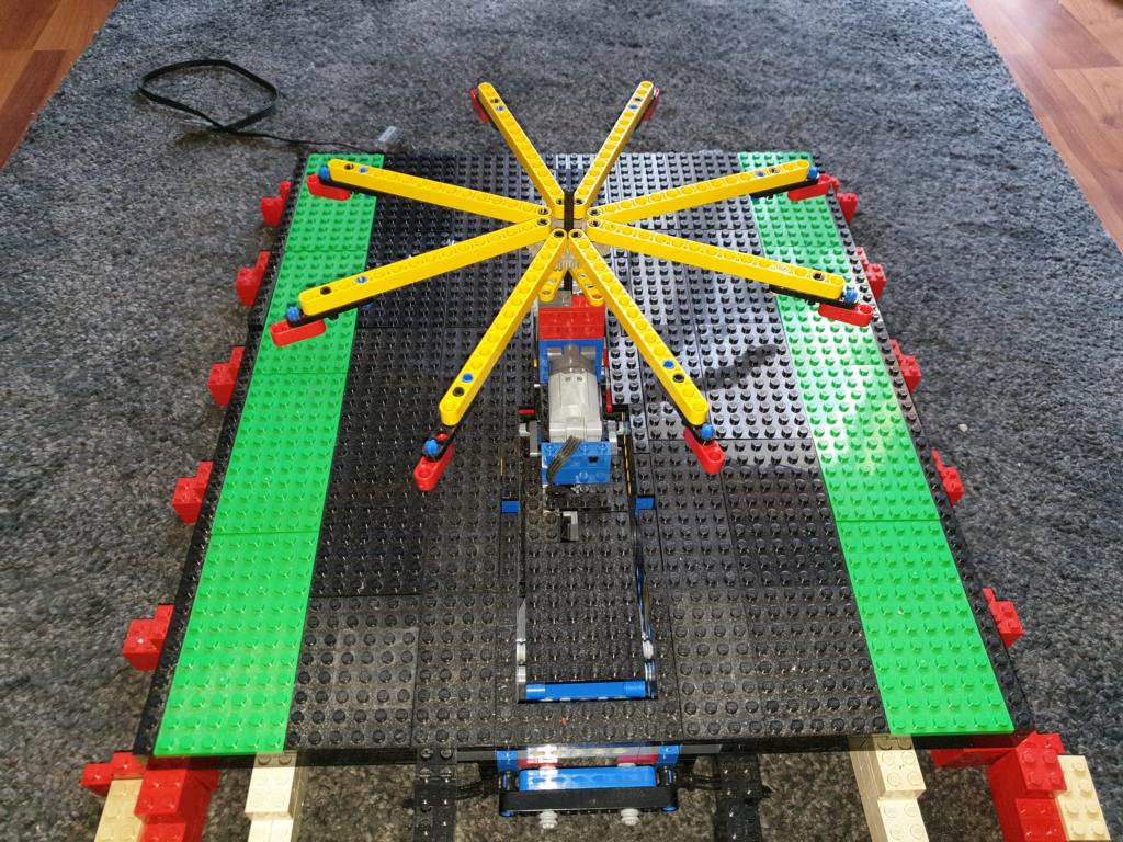 Die Arme fr die Gondeln sind ausgefahren. 