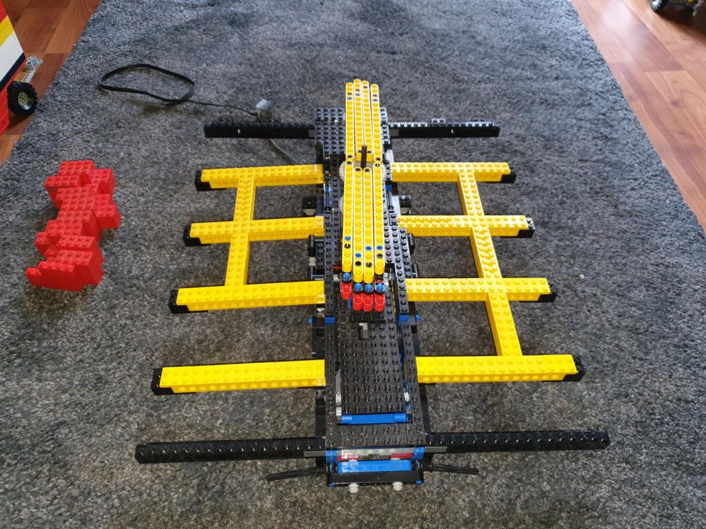 Das Gerst fr den Boden ist fast fertig. 