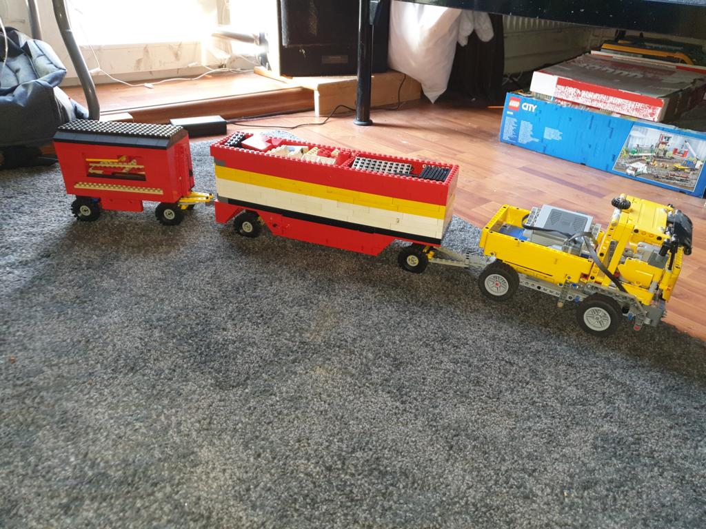 Und nun der zweite mit dem Kassenwagen. 